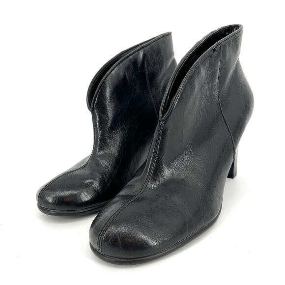 Aerosoles A2 Gravity Black Leather Pull-On booties Heel Ankle Boots (7M) - Picture 2 of 11